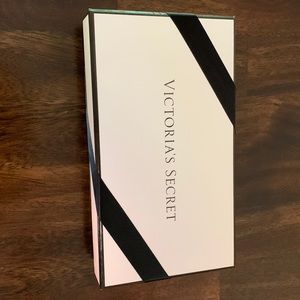 Victoria’s Secret Travel Jewelry Case- Black w/Gold Hardware & Accents